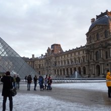 Pirámide del Louvre