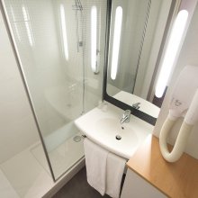 ibis Paris Montmartre baño