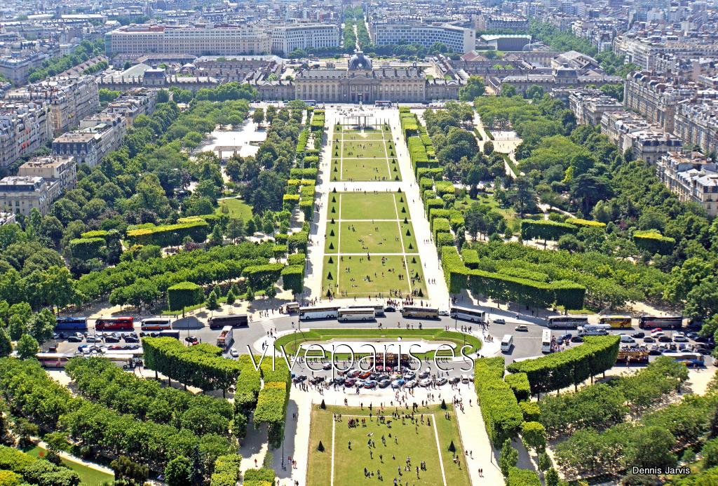 champs de mars tour eiffel